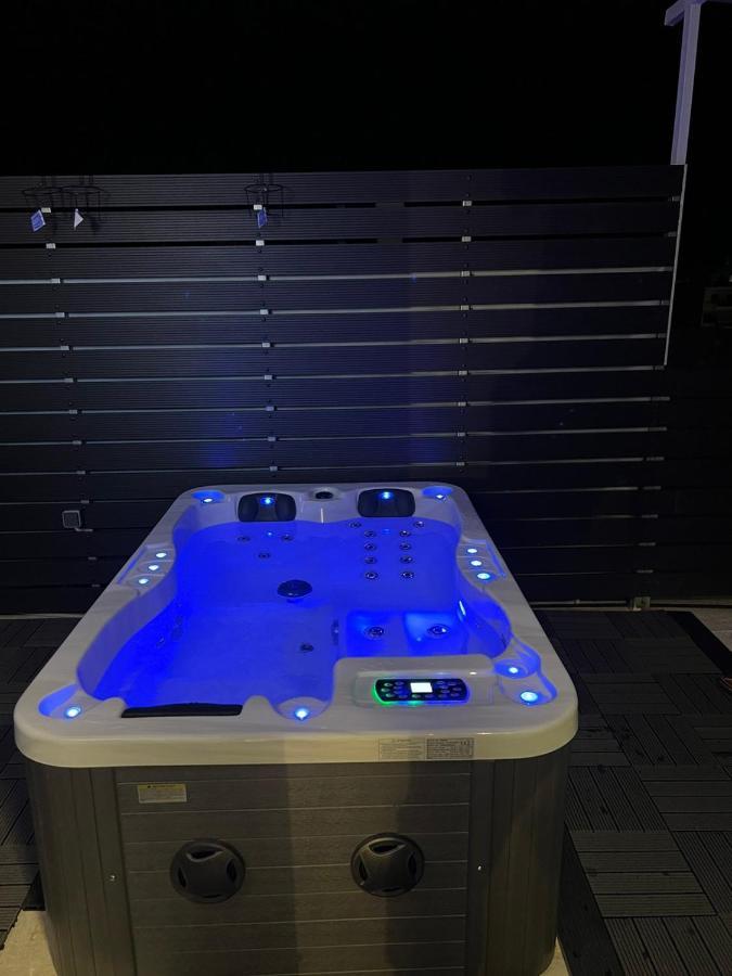 Loft Spa Greece - Enjoy Our Jacuzzi Kalamata Luaran gambar